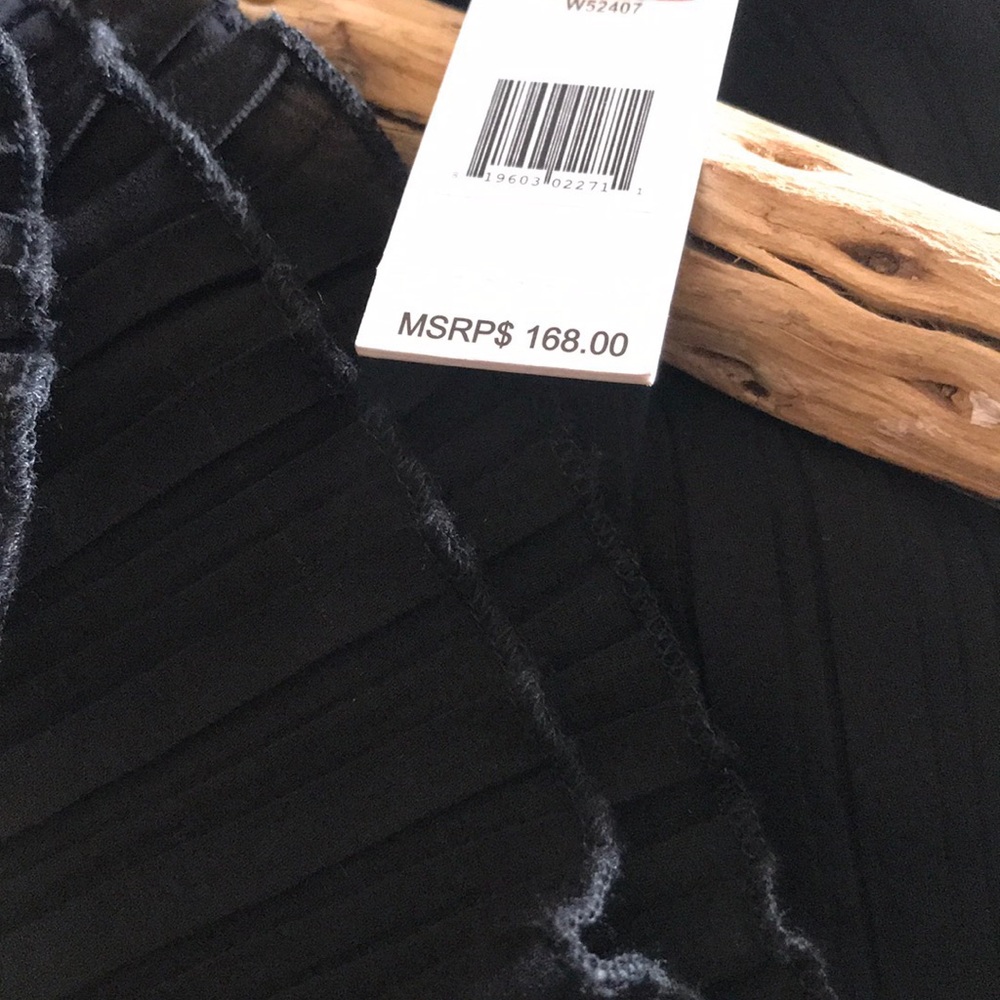 NWT Walter Baker Fritz pleated off shoulder Top - Picture 3 of 4